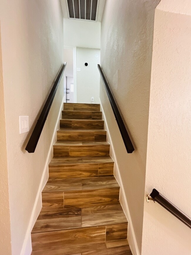 Building Photo - 6407 Los Altos Dr