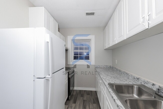 Building Photo - LIMITED-TIME OFFER!  Apply today with NO APPLICATION FEE! Terms apply. Call (678) 487-7896, Optio...