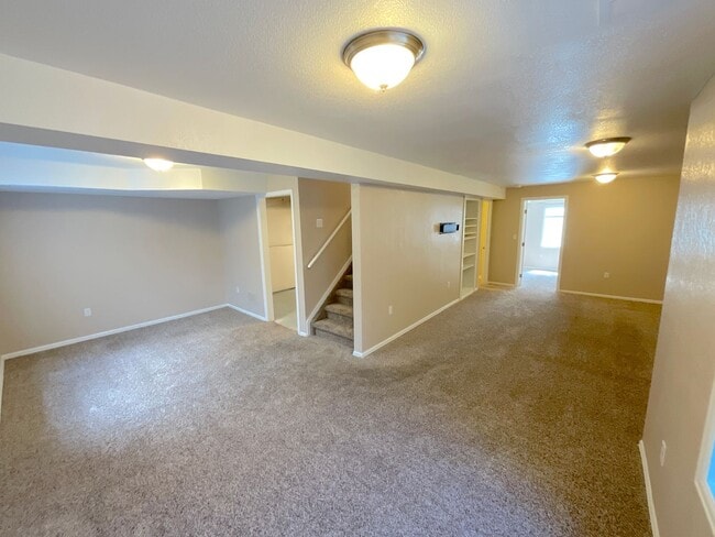 Building Photo - 4 Bedroom Home Available Near Peterson Rd & Constitution Ave!