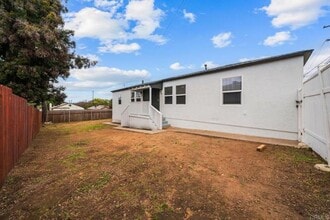 Building Photo - 1916 Skyline Dr