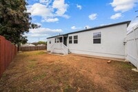 Building Photo - 1916 Skyline Dr