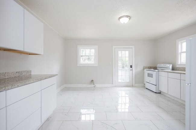 Building Photo - 486 Hammond Dr