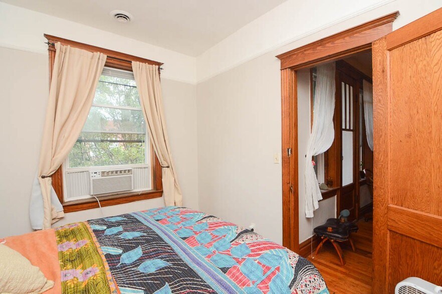 Building Photo - 2647 W Iowa St