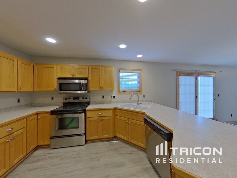 Building Photo - 22209 Red Oak Dr