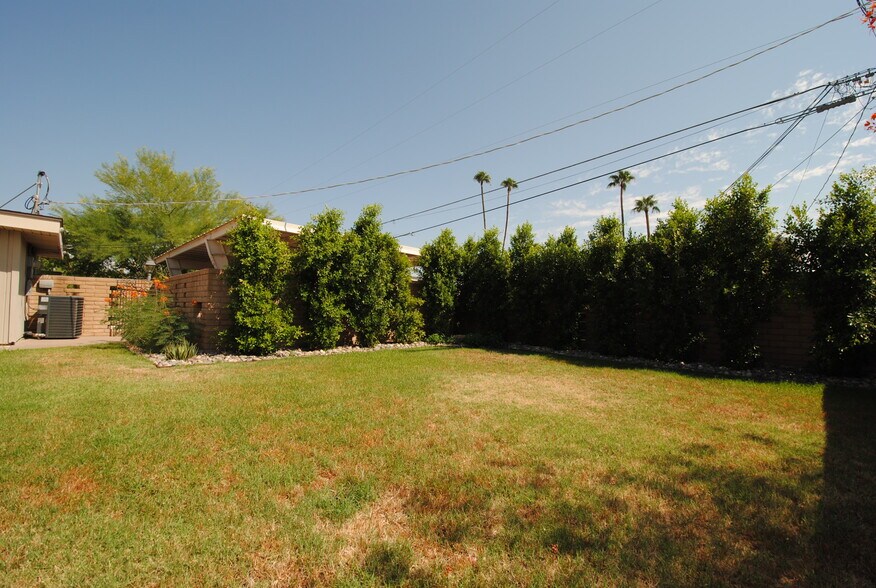large backyard - 3703 E Montecito Ave
