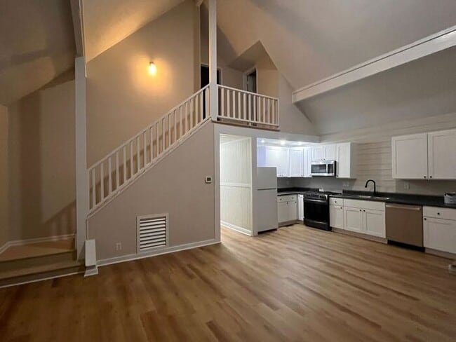 Building Photo - 2135 Turnpike Rd