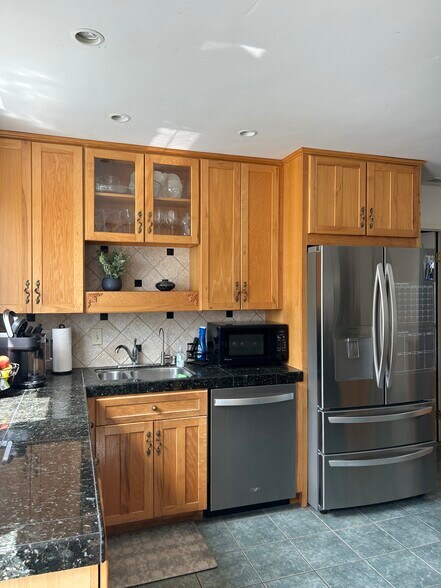 Building Photo - 2423 Borton Dr