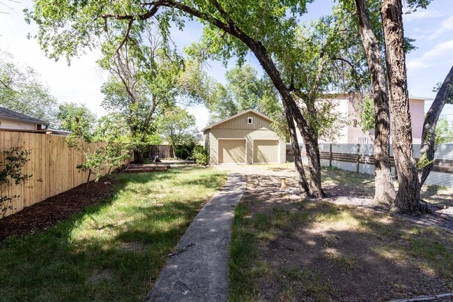 Building Photo - 12 W Brookside St