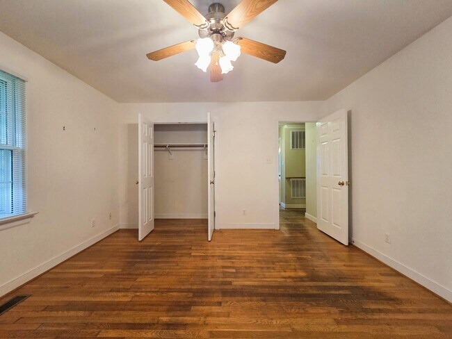 Building Photo - 4206 Tweedsmuir Rd