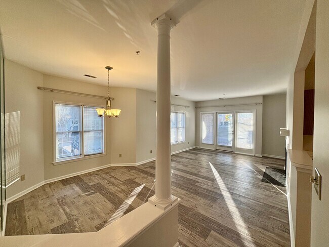 Building Photo - 1001 Brighthurst Dr