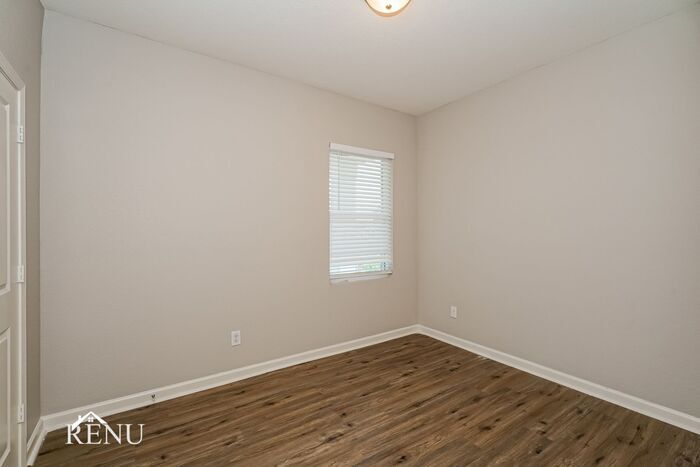 Building Photo - 6202 Old Bridge Way