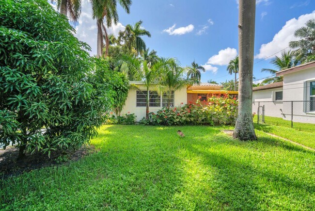 Building Photo - Beautiful home in quiet neighborhood