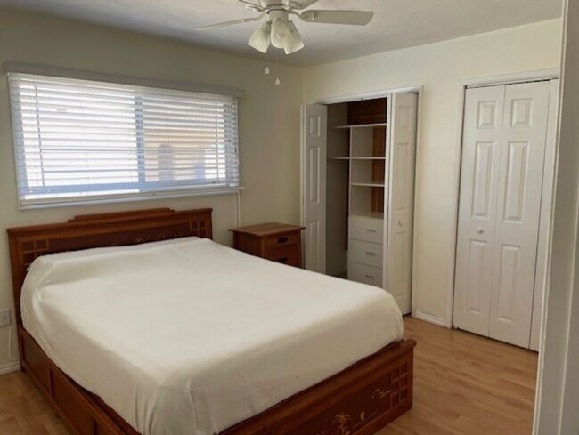 Building Photo - 2 BD 2 BA Condo in Intimate Gated Communit...