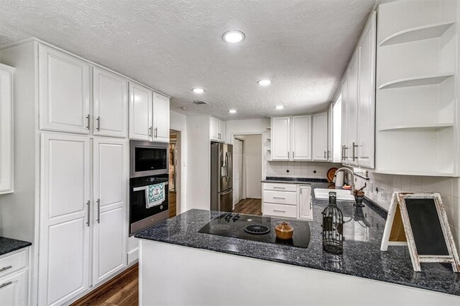 Building Photo - 14919 Parkville Dr