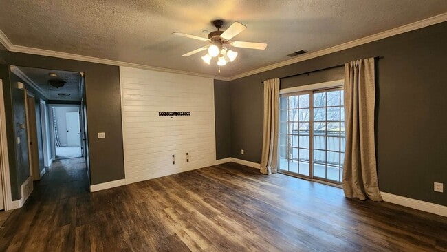 Building Photo - Large Renovated Orem Condo for Rent