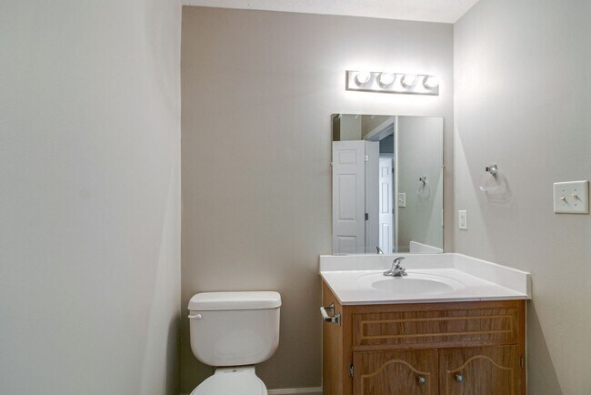 Building Photo - 821 Oak Arbor Ct