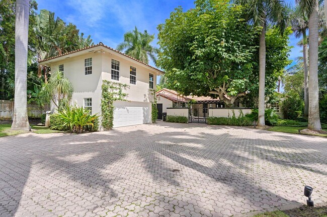 Building Photo - 3304 N Flagler Dr