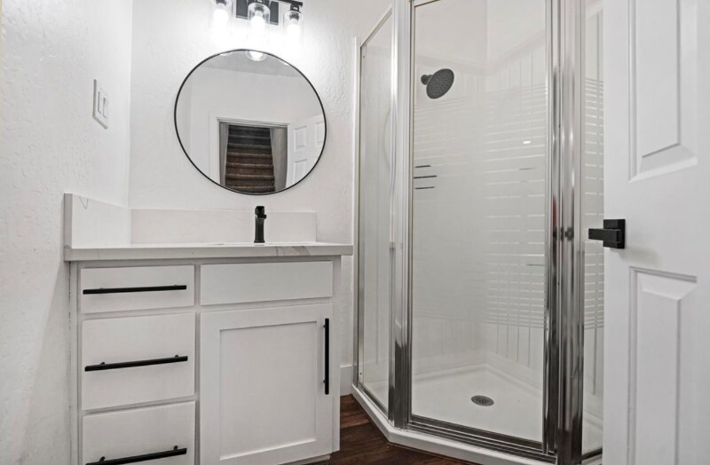 Building Photo - 325 W Bush St