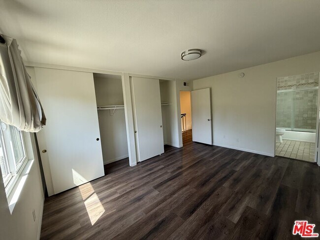 Building Photo - 5867 Cape Horn Dr
