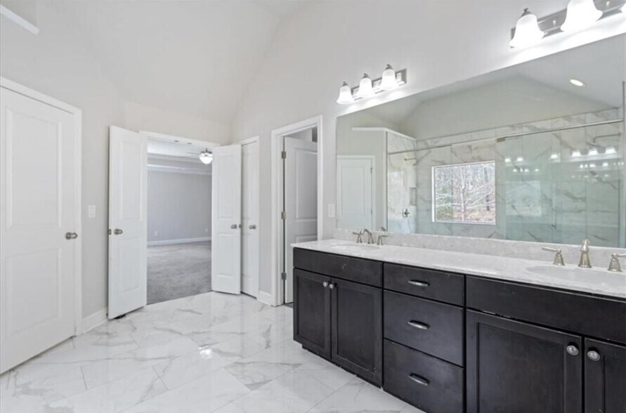 Building Photo - 4325 Bellview Ln