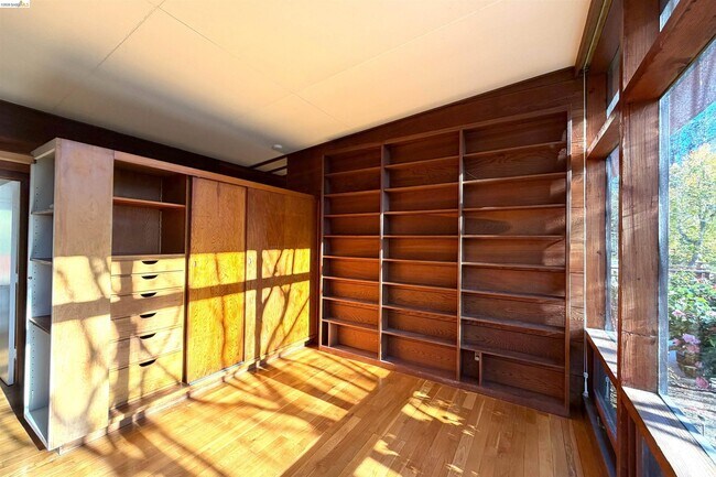 Building Photo - 25 Sunset Dr