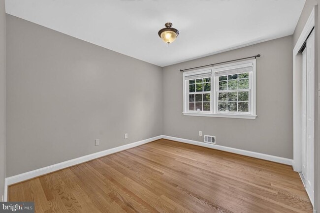 Building Photo - 6443 Walters Woods Dr
