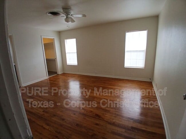 Building Photo - 5002 Bevly Dr