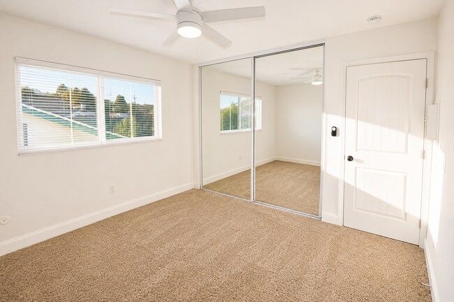 Building Photo - 951 W Summerland Ave