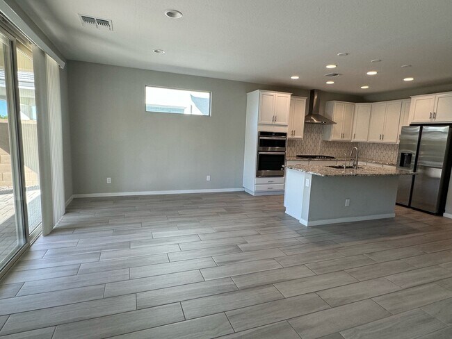 Building Photo - 3539 E Louise Dr