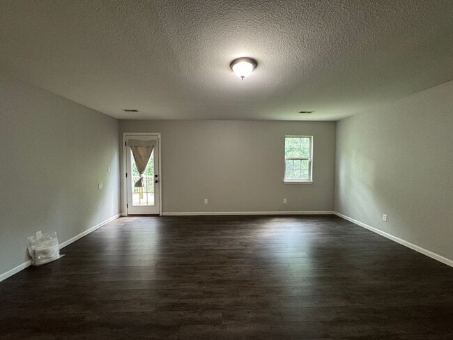 Building Photo - Well Maintained 4 Bedroom with a Privacy F...
