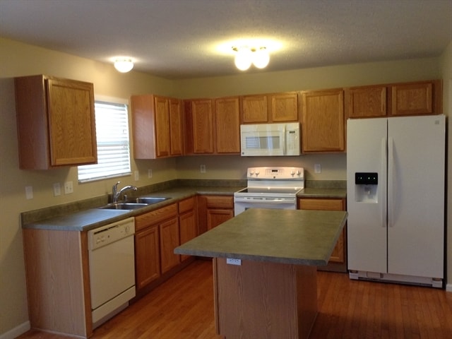 Building Photo - 2401 Oaktree Place