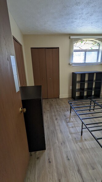 Bedroom - 3240 Niagara Sq