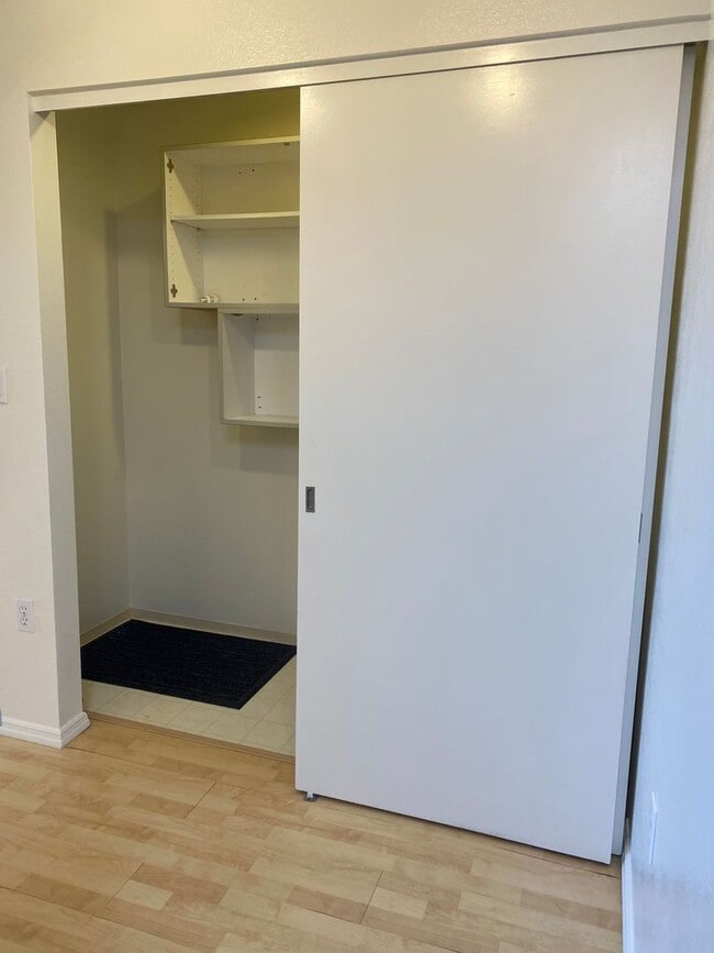 Building Photo - Available Now | 2 Bedroom, 1 Bathroom Apartment w/Scenic View from Enclosed Lanai | Kualana Knoll...