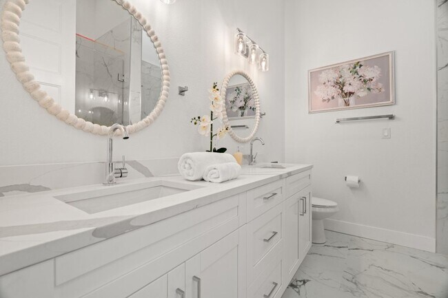 Building Photo - Gorgeous New Constriction House in Tampa - B