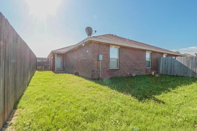 Primary Photo - 9806 Avenue W