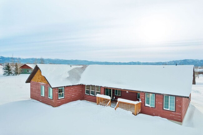 Building Photo - 1054 Canoe Loop