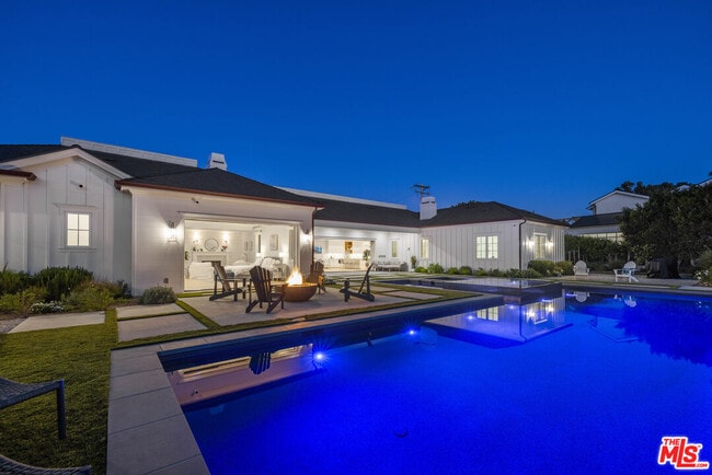 Building Photo - 6671 Dume Dr