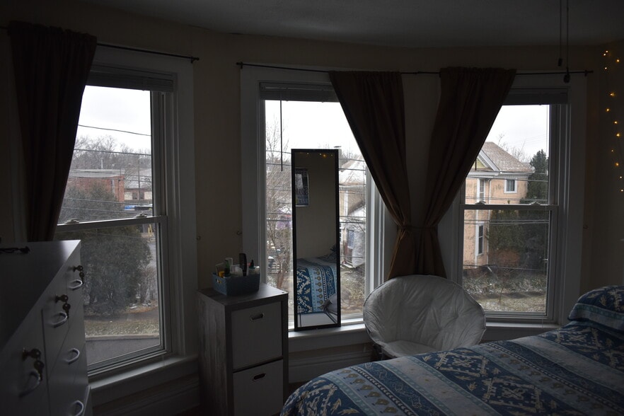 Building Photo - 34 S Adams St