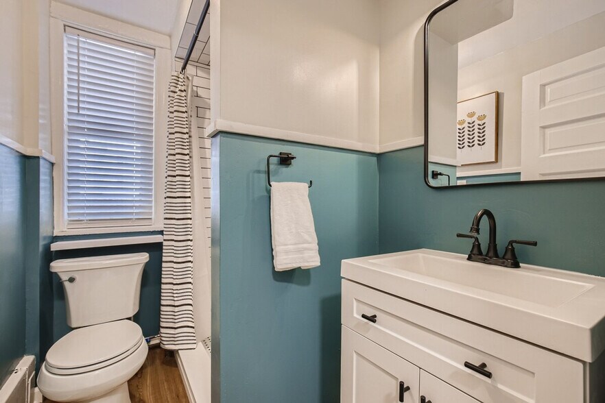 Building Photo - 1240 York St