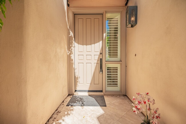 Building Photo - 10126 E Cochise Dr