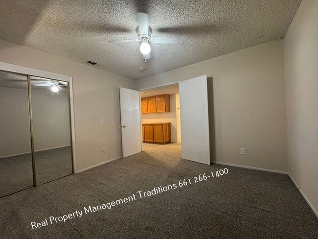 Building Photo - Charming 3 + 2 in East Palmdale home