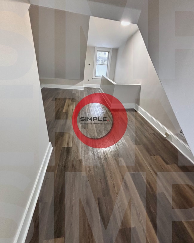 Building Photo - 4 Bedroom / 1 bathroom house