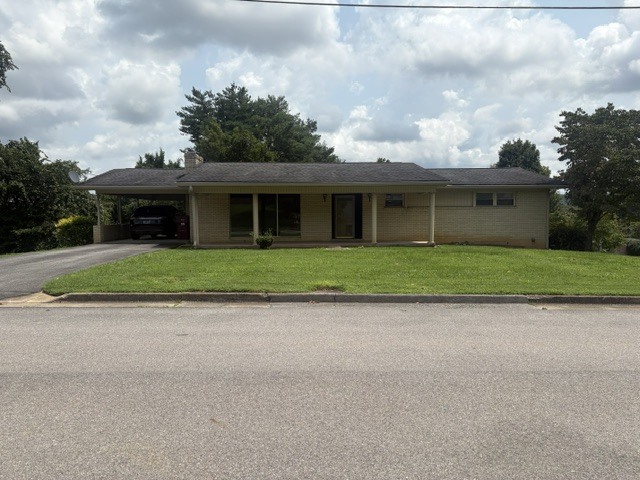 Building Photo - 303 Village Dr