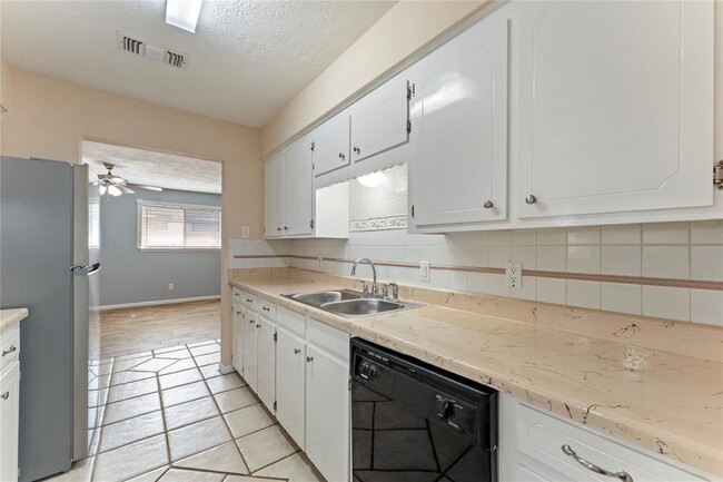 Building Photo - 1326 Kappa St