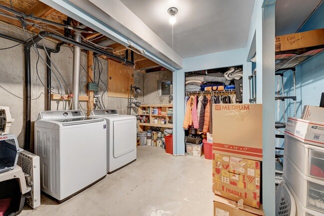 Building Photo - 12737 W Aqueduct Dr