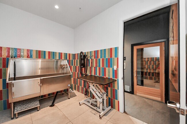 Building Photo - 4521 San Felipe St