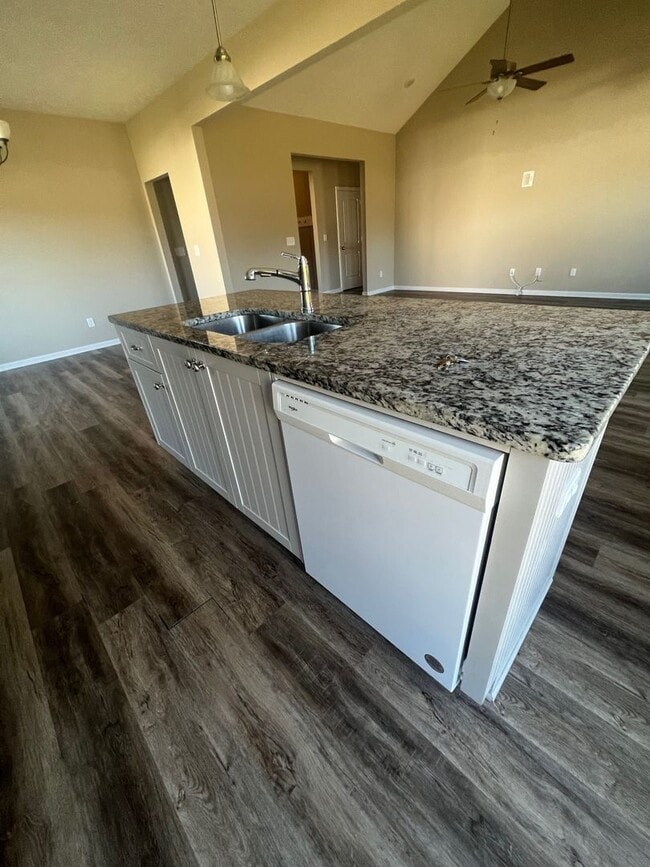 Building Photo - PRICE REDUCED! - 4 Bedroom/2 Bathroom  Home in Thomson, Georgia just off the Bypass - $100 credit...