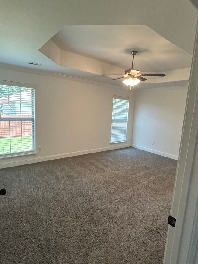 Building Photo - 380 Fox Cir