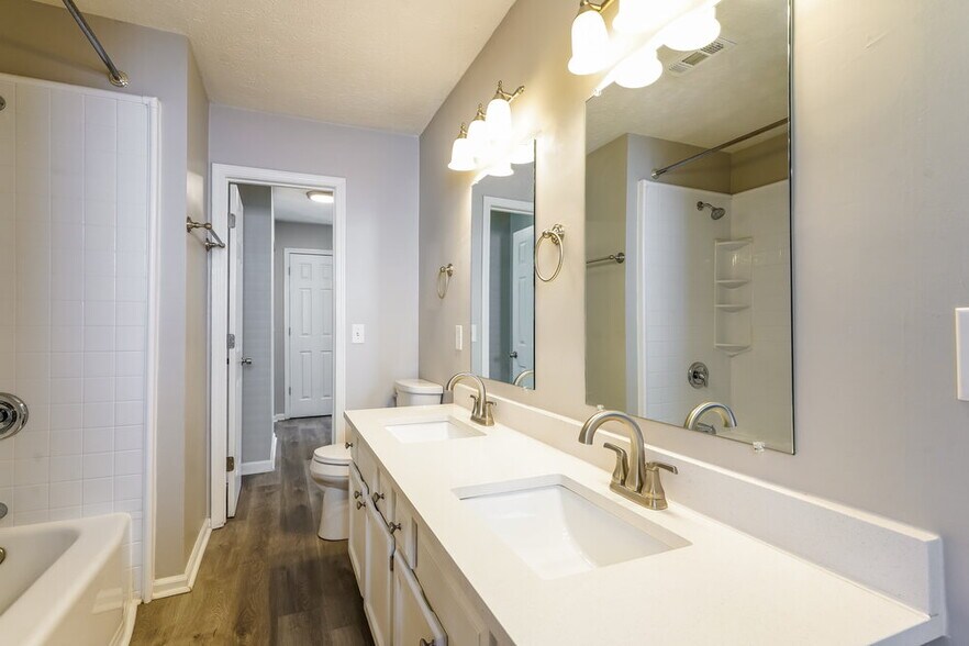 Building Photo - 824 Bishopsgate Rd