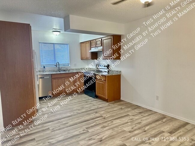 Building Photo - 1120 Yuma St